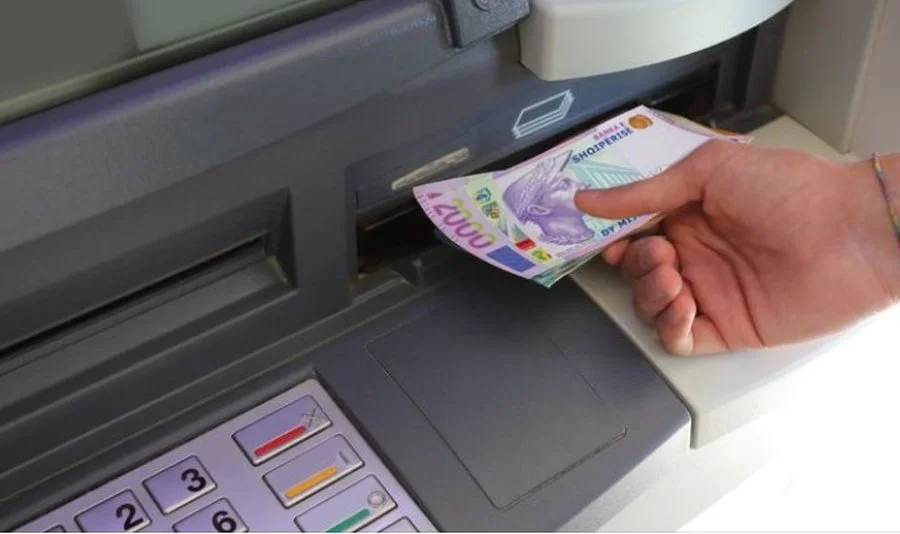 1 mln llogari bankare bosh, 4.7 për qind e depozituesve kanë 59 për qind të kursimeve totale